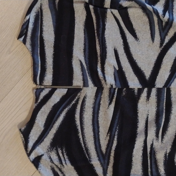 🆕L'Atelier Soft Stretch Knit Gray & Blue Midi SHIFT Dress with Back Zip!! - Picture 7 of 8